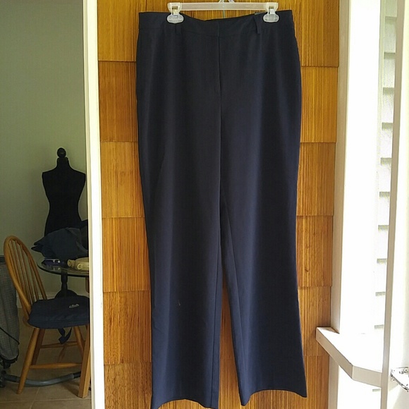 🌹GLORIA VANDERBILT🌹 - Picture 1 of 8